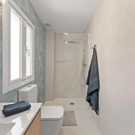 아파트 Modern Gem With Large Terrace And Sea Views 미하스