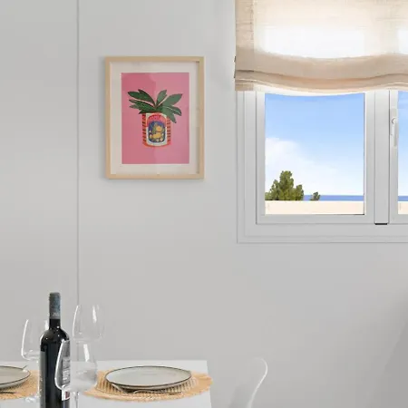 아파트 Modern Gem With Large Terrace And Sea Views