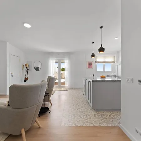 아파트 Modern Gem With Large Terrace And Sea Views 미하스