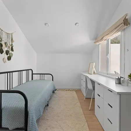 아파트 Modern Gem With Large Terrace And Sea Views
