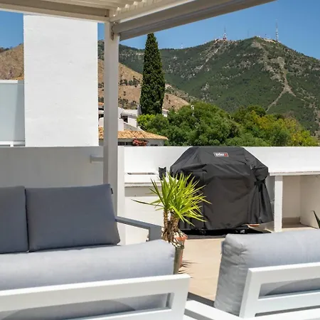 Modern Gem With Large Terrace And Sea Views 아파트