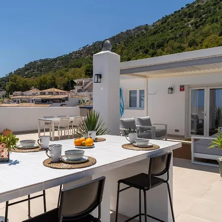 아파트 Modern Gem With Large Terrace And Sea Views 미하스