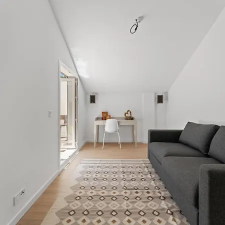아파트 Modern Gem With Large Terrace And Sea Views 미하스