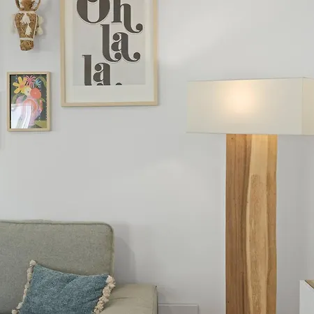 Modern Gem With Large Terrace And Sea Views 아파트