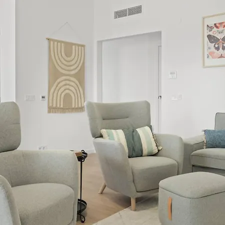 Modern Gem With Large Terrace And Sea Views 아파트 *