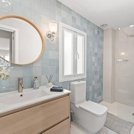 아파트 Modern Gem With Large Terrace And Sea Views