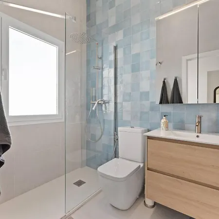 Modern Gem With Large Terrace And Sea Views 아파트 미하스