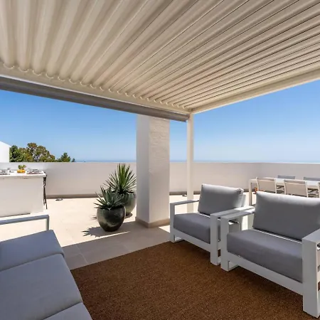 Modern Gem With Large Terrace And Sea Views 아파트 미하스