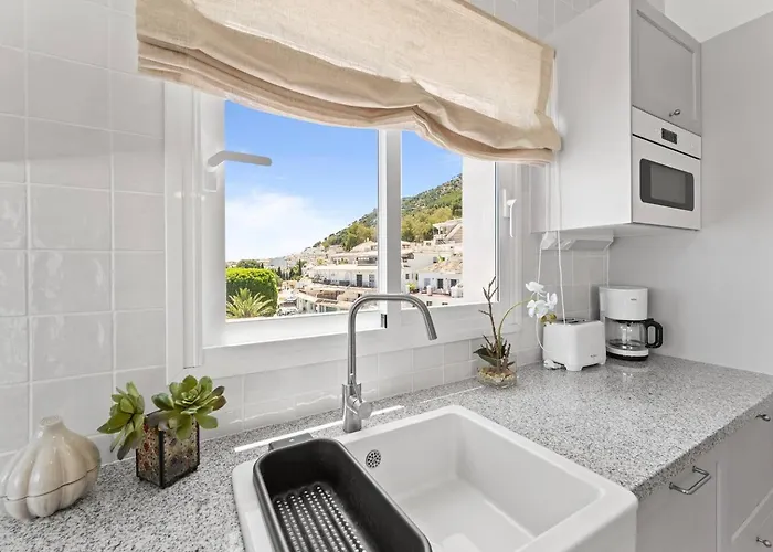 Modern Gem With Large Terrace And Sea Views Lägenhet *