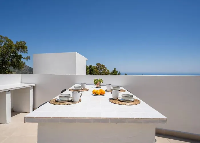Modern Gem With Large Terrace And Sea Views Lägenhet