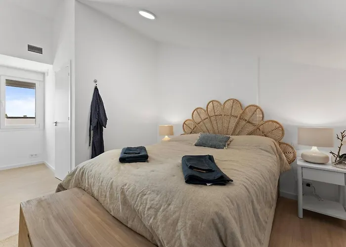 Modern Gem With Large Terrace And Sea Views Lägenhet